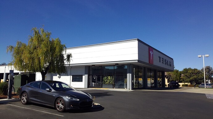 Tesla myyntiliike @ Sunnyvale, Ca. 2015-10-20