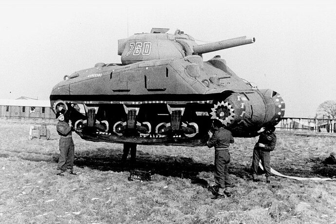 tank-gonflable-seconde-guerre-mondiale-01-1024x683-1024x683