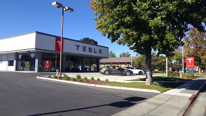 Tesla myyntiliike @ Sunnyvale, Ca. 2015-10